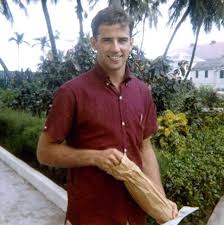 Biden beelined it to boris johnson's young wife, carrie johnson as soon as he arrived in cornwall, england. Young Joe Biden Photos Send Internet Into Frenzy As People Can T Believe It S Really Him Mirror Online