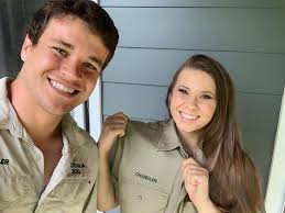Bindi sue irwin is the champion from season 21 of dancing with the stars. Pregnant Bindi Irwin Wears Her Husband S Work Shirt To Fit Over Bump People Com