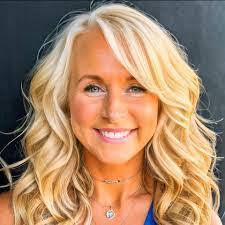 Shelly Dickey's Instagram, Twitter & Facebook