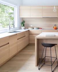 Minimalist Unite Kitchen With Light Wood Cabinets And Light Oak Floors Interior Design Kitchen Kitchen Interior Modern Kitchen Design