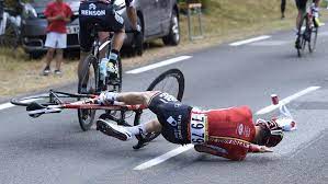 Tour de france 2021 live dashboard race info, preview, live video, results, photos and highlights. Le Tour De France A Deja Vecu Des Chutes Impressionnantes Videos Le Soir