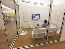 Inside Buzzfeed S Office Business Insider Office Space Design Conference Room Design Meeting Room