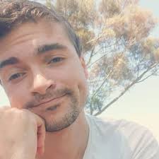 BellaHadid responded to fans commenting