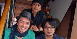 Tertanam naluri keibuan amat mendalam di jiwa insan yang mendambakan kebahagiaan oh. Chord Kunci Gitar Lirik Lagu Belahan Jiwa Dot Lembut Belaian Kasihmu Tribun Solo