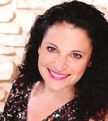 Lisa Sylvan's Instagram, Twitter & Facebook