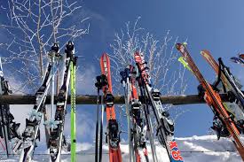 Schnee ist genug da, und auch die buchungslage für die semesterferien passt. Ob Man Einen Ski Kaufen Oder Leihen Sollte Hangt Von Verschiedenen Faktoren Ab
