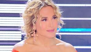 «la famiglia le ha fatto una trappola. Live La D Urso Stupisce In Arancio E Gabriel Garko Ammette Finalmente Sono Me Stesso Dilei