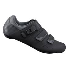 En cette saison anniversaire, nos designers s'amusent avec la mode, les matières et les couleurs, en faisant, bien évidemment, la part belle au confort. Chaussures Route Shimano Rp301 Pied Large Noir Sur Ultime Bike