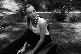 Kaley cuoco reenacts this iconic scene. Kaley Cuoco On The Flight Attendant Season Two Producing Future Wwd