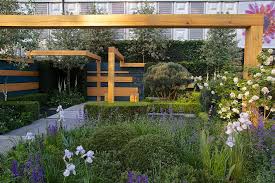 Detail Collective Chelsea Flower Show 2014 The Extending Space Garden By Daniel Auderset Amp Chelsea Flower Show Chelsea Garden Contemporary Garden Design