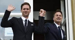 Il y a trois ans, nous avons décidé d'augmenter notre budget de la défense de 50 % d'ici par ailleurs un accord facilitera l'accès de la chaîne d'approvisionnement d'airbus aux fournisseurs luxembourgeois. Homoparentalite Le Premier Ministre Du Luxembourg A Epouse Son Compagnon Une Premiere Dans L Ue Ivoirebusiness Net