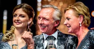 Op 22, 23 en 24 december zijn de meilandjes op tv te zien met de kerstspecial: Meilandjes In December Terug Met Feestdagenspecial Show Bd Nl