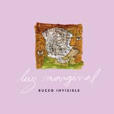 Cuando el profesor corrige los exámenes, pone notas marginales.when the teacher corrects the exams, he writes notes in the margin. Luz Marginal By Buceo Invisible
