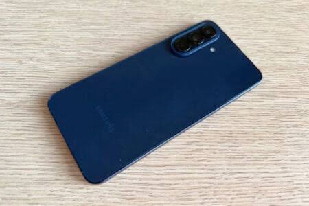 Vahvistetun asiakkaan kuva Samsung Galaxy A56 5G -puhelimesta