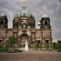 Berlín es la capital de alemania y la ciudad más grande del país. Travel To Berlin Weather