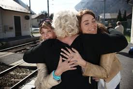 The data is only saved locally (on your computer) and never transferred to us. Bild Zu Lola Dewaere Ziemlich Dickste Freundinnen Bild Charlotte De Turckheim Lola Dewaere Victoria Abril Filmstarts De