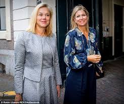 Op mannenzaken.nl vind je alle foto's van sigrid kaag die je nergens anders vindt, inclusief het laatste nieuws en de leukste comments over haar! Queen Maxima Of The Netherlands Visits Veghel Royal Clothing Queen Maxima Queen Maxima Of The Netherlands