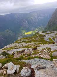 Filmy 4k i hd dostępne natychmiast na dowolne nle. Stuck Between A Rock And A Hard Place Norway Travel Ecophiles