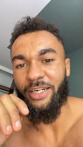 𝐘𝐎𝐔𝐑𝐄 𝐄𝐀𝐓𝐈𝐍𝐆 𝐒𝐀𝐋𝐀𝐃 𝐖𝐑𝐎𝐍𝐆 You heard me... youre eating  salad wrong Salad is NOT a filling food, it isnt! Per the amount you eat it  is NOT filling BUT...