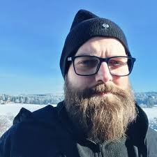 2 vecchi sono seduti in un bar, uno guarda l'altro e dice: "Hai un aspetto  familiare, da dove vieni The 2 man :Ireland Il 1 uomo: non esiste che vengo  anch'io dall'Irlanda.