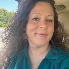 Looking for reasonable and clean hotels that provide a free shuttle near  Fort Lauderdale airport, or, near the cruise port . Thx