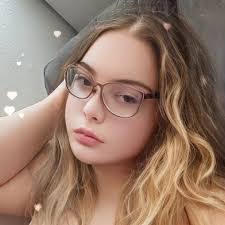 Sabrina Damron's Instagram, Twitter & Facebook