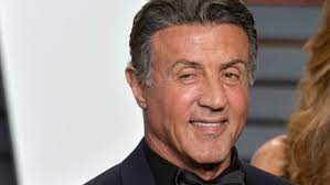 Découvrez sa biographie, le détail installé dans un quartier tranquille de la banlieue de philadelphie, sylvester stallone se passionne. Sylvester Stallone Aktuelle News Bilder Promipool De