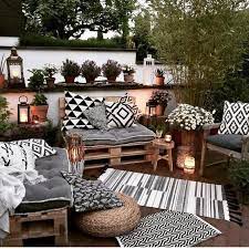 Drapes can add height to your outdoor space. Mon Inspiration Pinterest Decoration D Interieur Balcony Decor Patio Decor Outdoor Living
