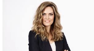 Ski alpin, biathlon, skispringen, langlauf und nordische kombination. Interview Mit Julia Scharf Sportmoderatorin Und Sbc Dozentin