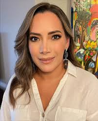 Lady in red! Gorg! @polanco_xiojimenez . . . #ladyinred #redlipstick  #redlook #wakeupandmakeup #makeupfanatic1 #makeupideas