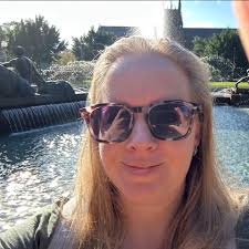 Narcissists want the authority of a king but have the accountability of a  toddler. They crave the spotlight, the power, and the control like a  monarch commanding a kingdom....but when it comes