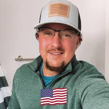 What are good dog groomers in Marion or Johnston City?