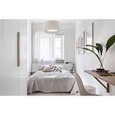 Mini Schlafzimmer Mit Bett Vor Fenster Kleine Wohnung Schlafzimmer Schlafzimmer Einrichten Ideen Fur Kleine Schlafzimmer