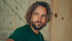 Richard Angove's Instagram, Twitter & Facebook