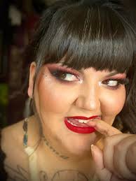 We're totally obsessed with our new, limited-edition Lost in Love  Collection! 💘 It's the perfect Valentine's Day collection for all the  hopeless romantics. 🌹🎀 What's inside: ❤️ Lost in Love Eyeshadow Palette