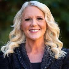 Dolly Nave's Instagram, Twitter & Facebook