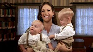 When Calls The Heart Watch Twin Babies Take Over Erin Krakow S Interview Exclusive Youtube The actor is 0 children. when calls the heart watch twin babies take over erin krakow s interview exclusive