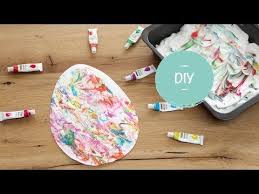 paaseieren verven met scheerschuim de absolute paasknutsel hit bij kids knutselen voor kinderen knutselen knutselen met peuters