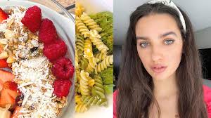 Model diet vlog • What I eat in a day as a model • Intuitive eating +  realistic
