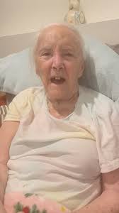 Hi Molly Fam! I hope you enjoy my mama and I hope her sweet adorable laugh  makes you smile 💜🙏🏻🌸Mom was talking up a storm tonight! Precious, fun,  animated, happy and extremely special for me. Love, ...