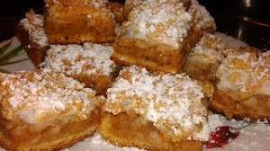 Odata trecute cele 25 de minute, scoateti tava din cuptor si asezati bezeaua peste mere, scoateti. Prajitura Cu Mere Si Bezea Anyta Cooking Youtube