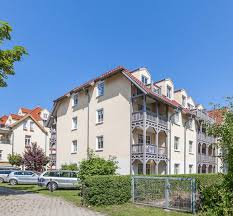Nur 100 meter vom kühlungs­borner strand entfernt steht unsere villa mit 20 anspruchsvoll eingerichteten appartements, jeweils mit küchen­zeile, duschbad und balkon. Meerfun De Ostseewelle Wohnung 06 In Ostseebad Kuhlungsborn