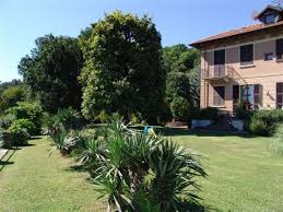 Ein hügel verschönert den garten. Villa In Stresa Hugel Mit Seeblick 520qm Und Garten