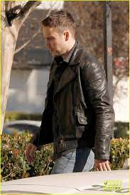 Taylor Kitsch Gets Ready For Super Bowl On True Detective Set Taylor Kitsch True Detective Kitsch