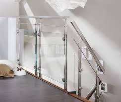 Unser team an produkttestern hat verschiedene produzenten getestet und wir präsentieren ihnen als leser hier alle. Treppengelander Vom Lokalen Fachhandel Fur Innen Aus Glas O Edelstahl