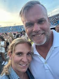 Susie Lorenz's Instagram, Twitter & Facebook