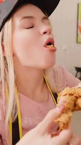 Bite into the best at WALLACE! Champion Honey-Roasted Spring Chicken,  savory Real Beef Burger, and our award-winning Hotshot Chicken Burger  await. Taste victory in every bite. 🎉🎉 【Wallace Sungai Long】 📍26G, Jalan