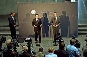 Erzielt eine möglicherweise von draghi geführte regierung nicht das vertrauen im parlament, könnte das wieder wahrscheinlicher werden. Ezb Chef Draghi In Berlin Berliner Spiessrutenlauf Fur Draghi Bleibt Aus Wirtschaft Stuttgarter Zeitung