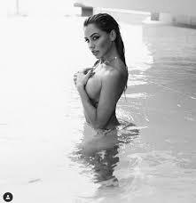 Στην κάμερα της εκπομπής φτιάξε καφέ να στα πω μίλησε η κόνι μεταξά και μεταξύ άλλων αναφέρθηκε στην εμπειρία που είχε σε μικρή ηλικία με τον σάκη ρουβά. Koni Meta3a H Tragoydistria Anebazei Th 8ermokrasia Sta Ypsh Eidhseis Pagenews Gr