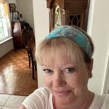 Who is planning to knit Ceci T?